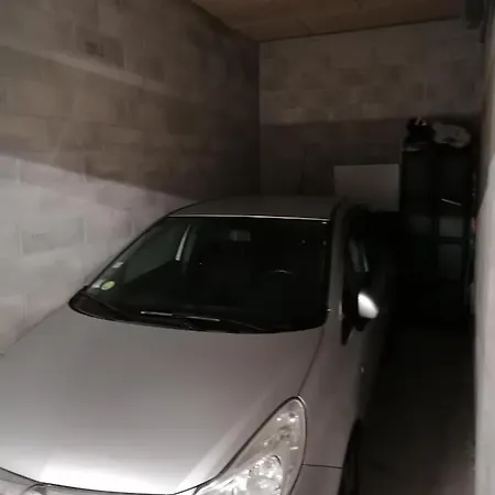 Vibes, Indoor Parking, Breakfast & Air Conditioning Apartament