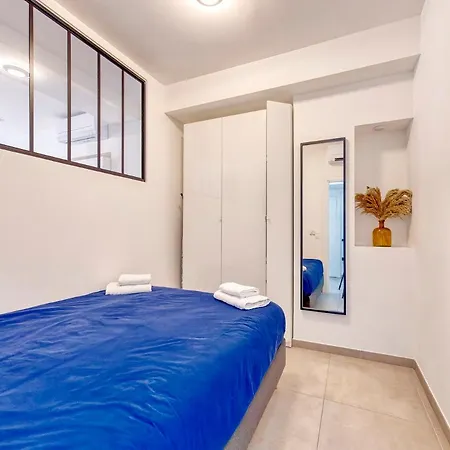 Vibes, Indoor Parking, Breakfast & Air Conditioning