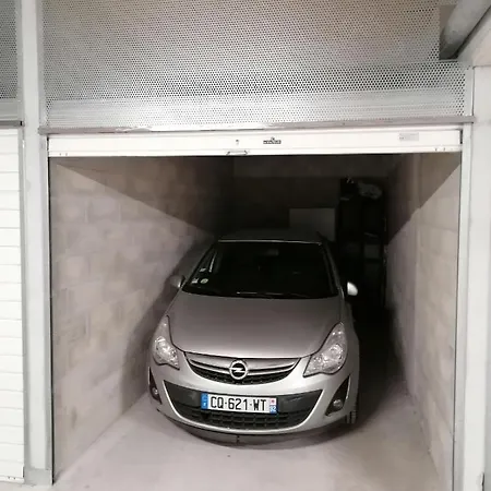 Vibes, Indoor Parking & Air Conditioning * Nice